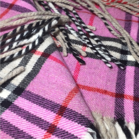 Pink plaid authentic Burberry scarf with fringe - Picture 5 of 6